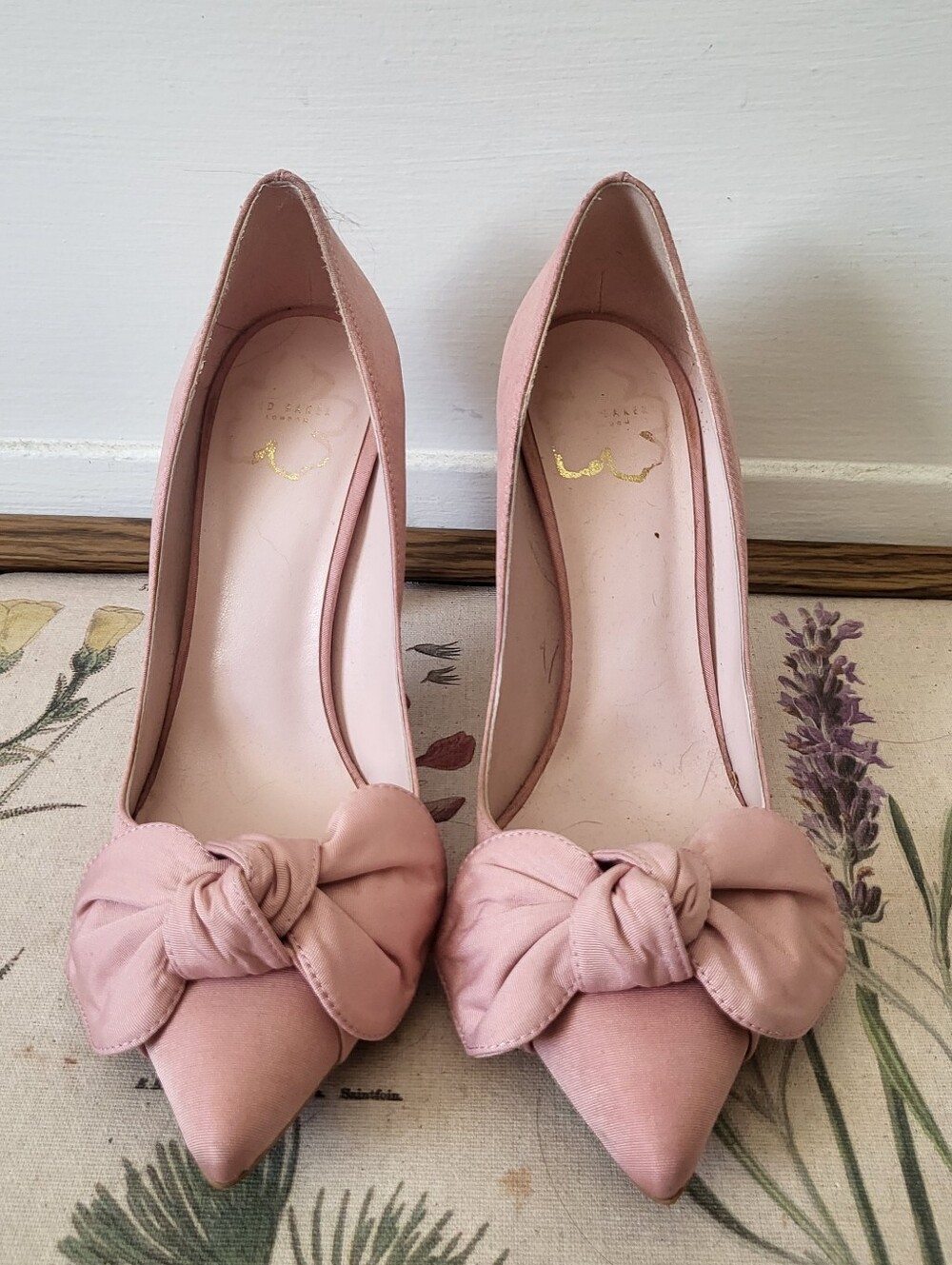 Ted Baker HYANA Pumps Heels Dusty Pink Bow Pointed Toe US 7 UK 5 Made In Spain